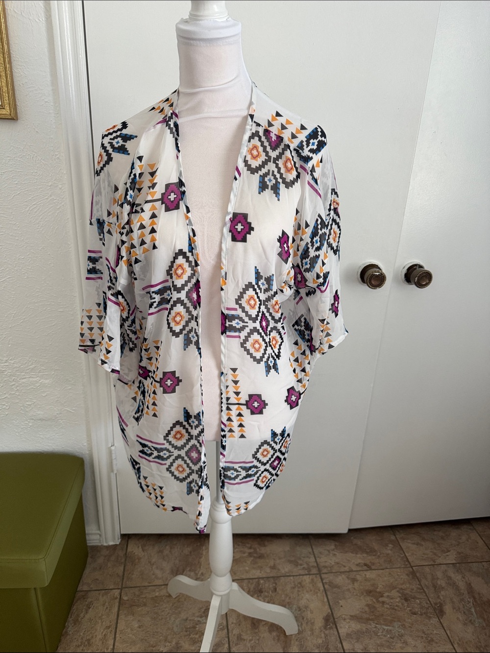 Lightweight White Aztec Print Kimono Wrap - Multicolor